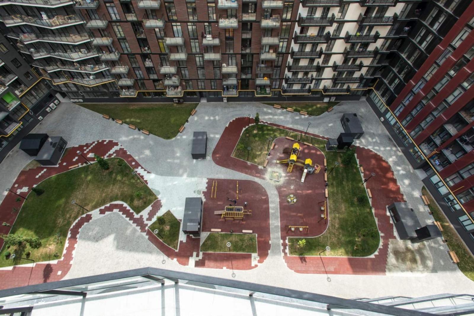 Vip Avalon City Liov Exterior foto