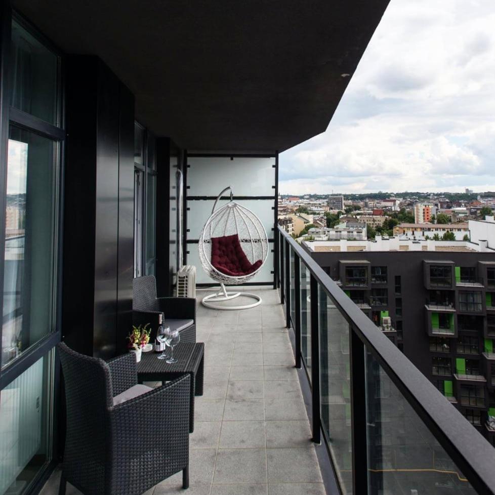 Vip Avalon City Liov Exterior foto