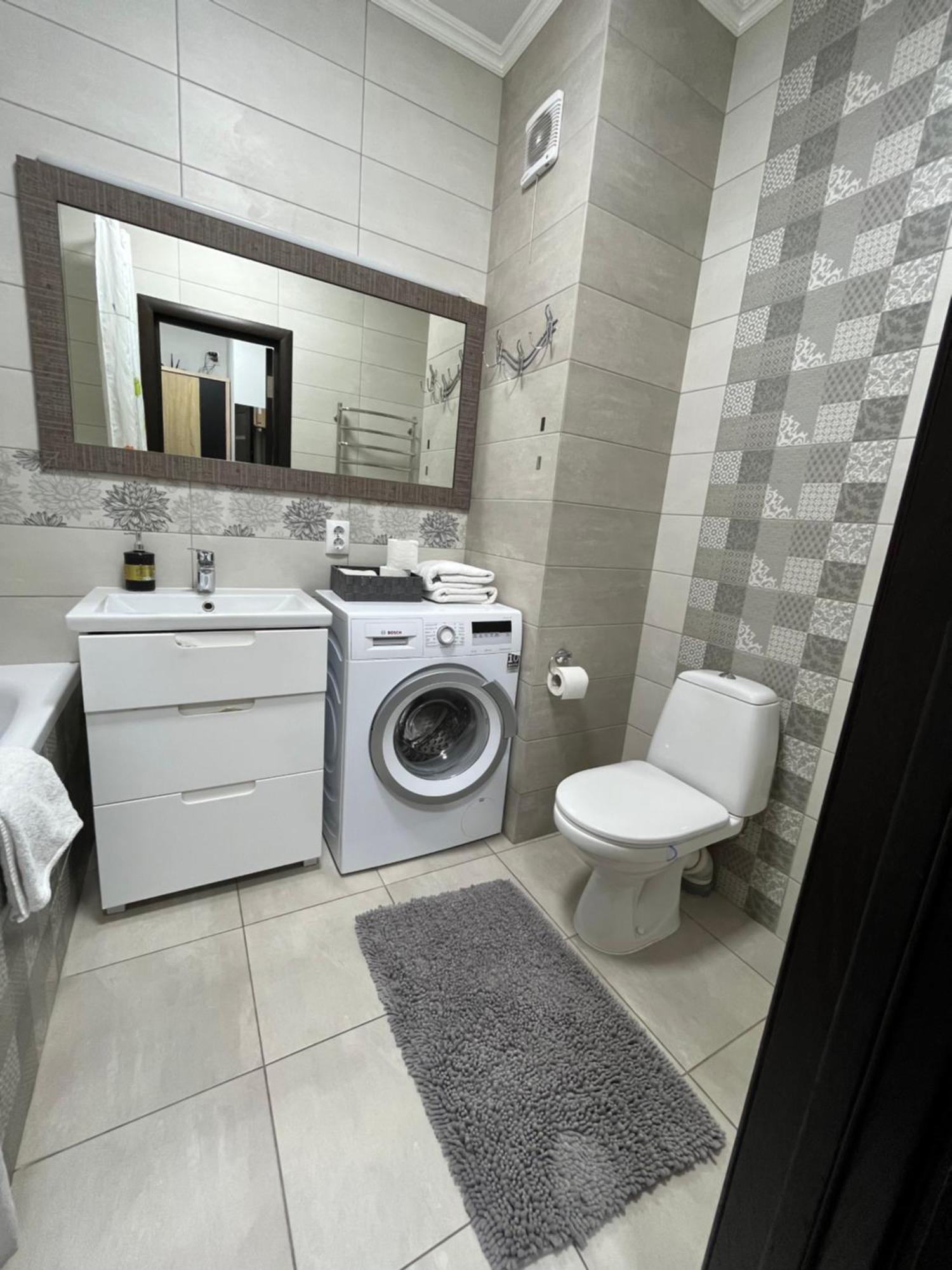 Vip Avalon City Liov Exterior foto