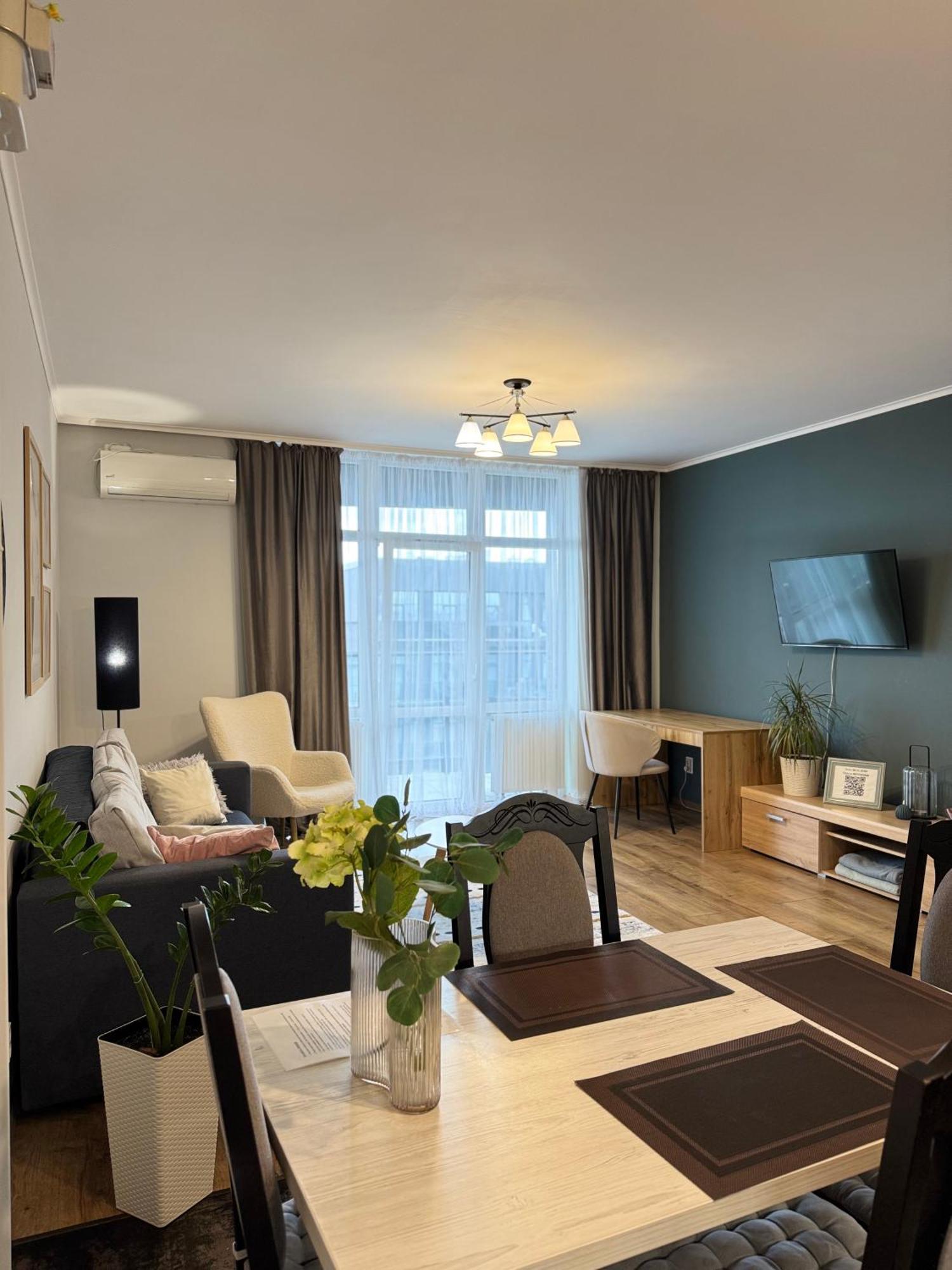 Vip Avalon City Liov Exterior foto