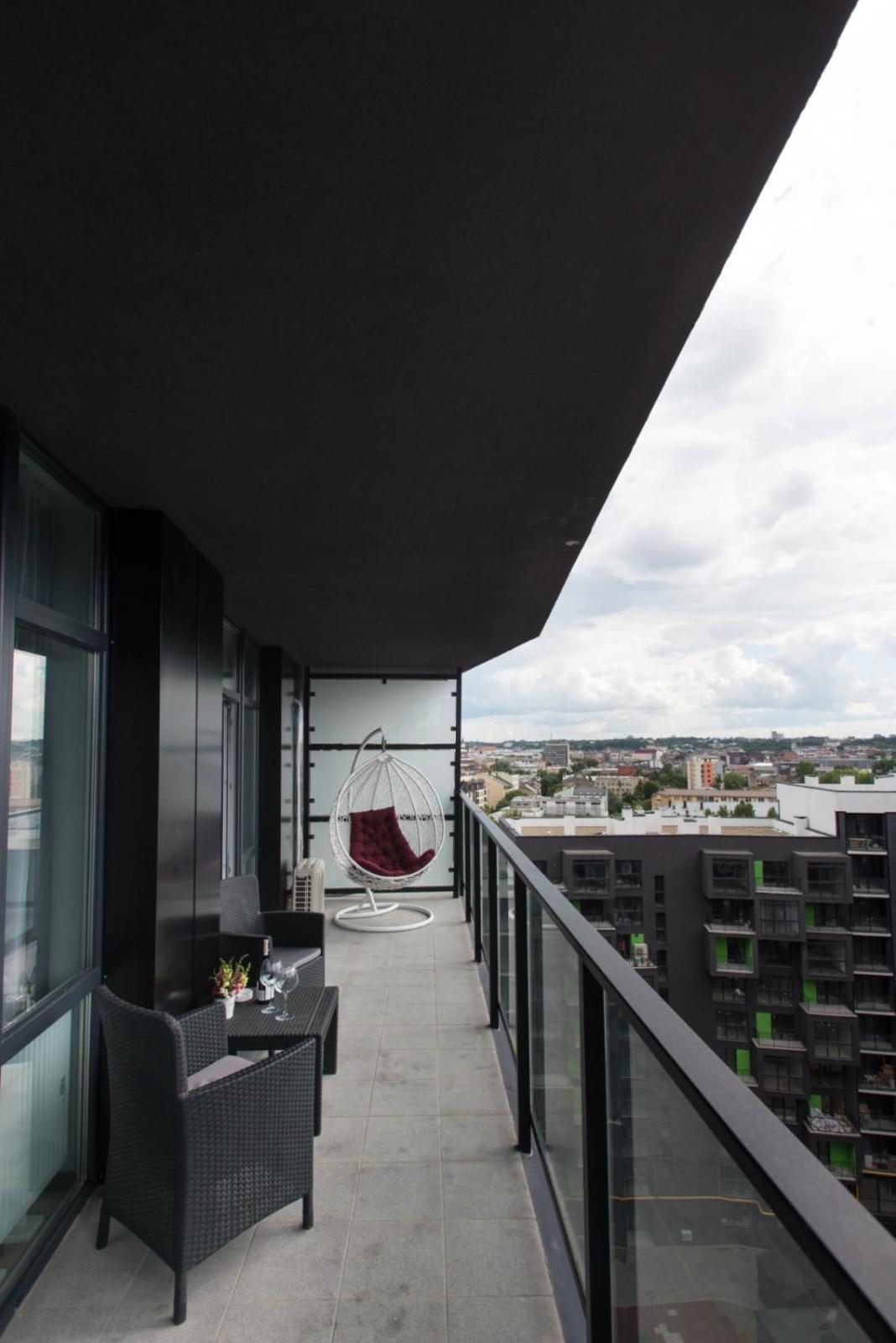 Vip Avalon City Liov Exterior foto